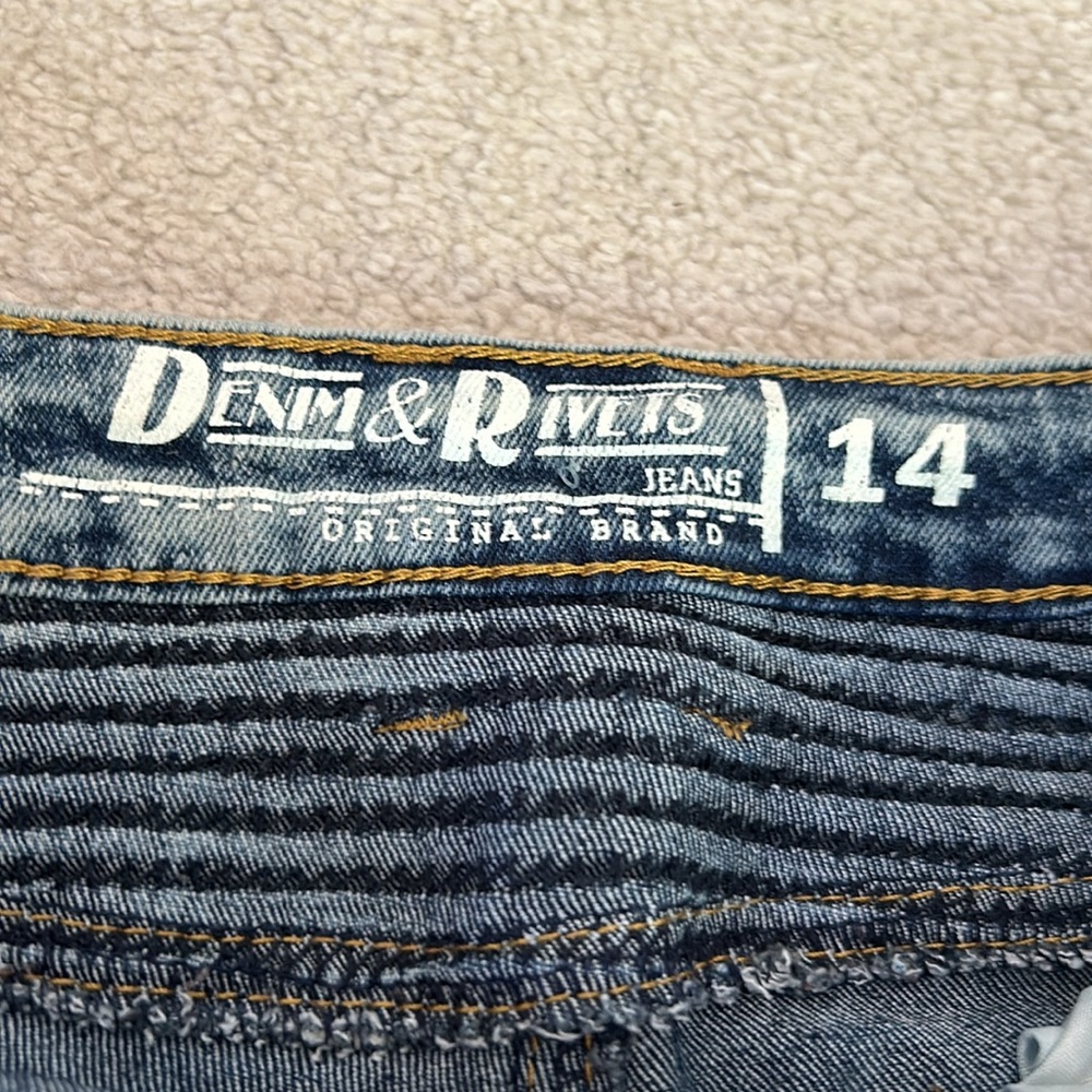 Denim and Rivets Jeans - Picture 7 of 9